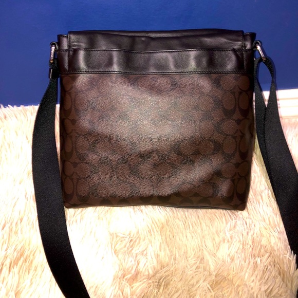 COACH Messenger Bag - Picture 2 of 4